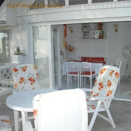 79 - Vízparti Egy Hangulatos Nyaralóházban Appartamento Balatonszarszo