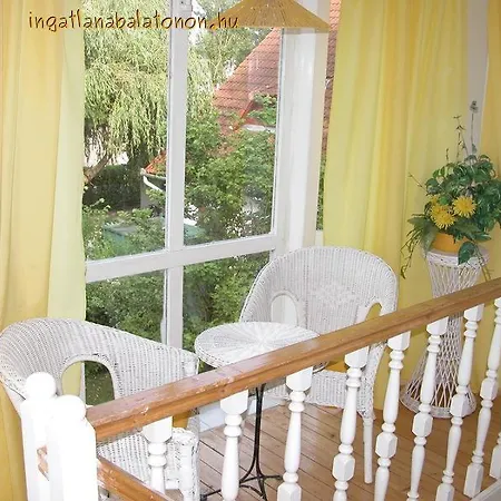 79 - Vizparti Szallas Egy Hangulatos Nyaralohazban Balatonszarszo