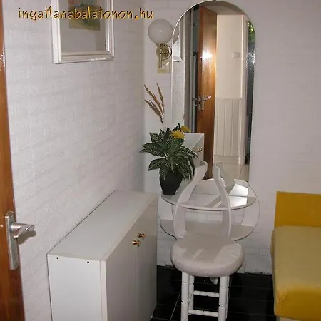 79 - Vizparti Szallas Egy Hangulatos Nyaralohazban *