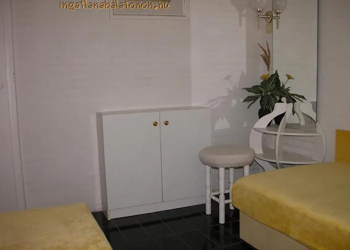 79 - Vizparti Szallas Egy Hangulatos Nyaralohazban באלאטונסארסו